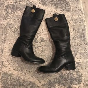 Gucci pebbled leather gold logo boots 38